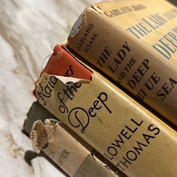 3 Vintage Hardcover Books (lot #5) - Picture 6 of 7